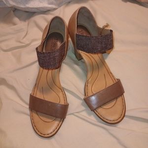 NWT BORN SANDALS Sz 7M VBEC16